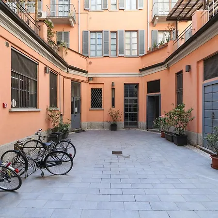 Elegant Corso Venezia Terrace Apt Milan