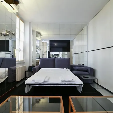 Elegant Corso Venezia Terrace Apt * Milan