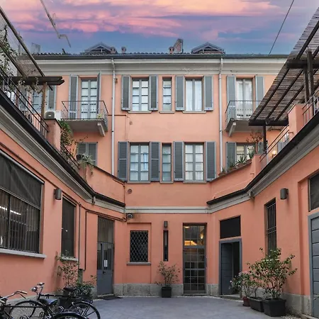 Elegant Corso Venezia Terrace Apt