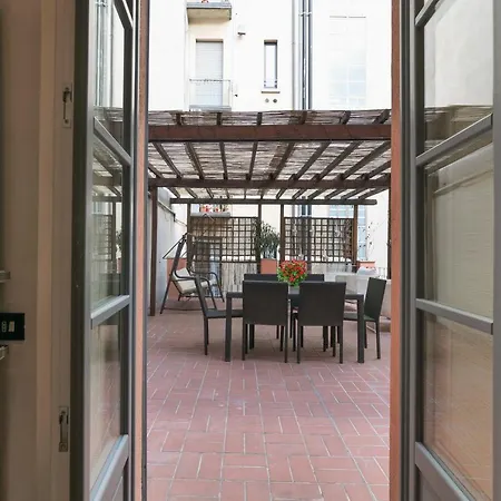 Daire Elegant Corso Venezia Terrace Apt